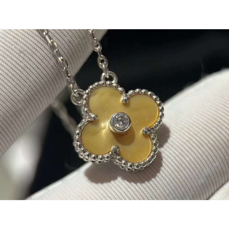 Van Cleef and Arpels Four Leaf Clover Necklace JWL00145