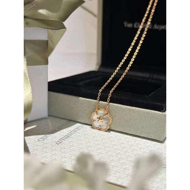 Van Cleef and Arpels Four Leaf Clover Necklace JWL00165