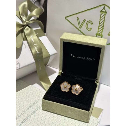 Van Cleef and Arpels Four Leaf Clover Stud JWL00168