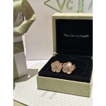 Van Cleef and Arpels Four Leaf Clover Stud JWL00168