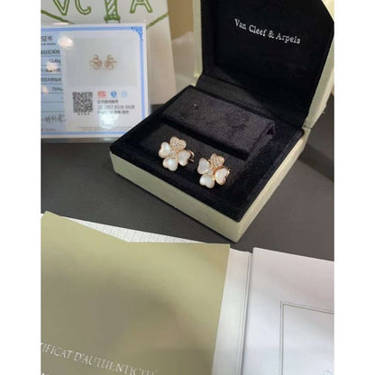 Van Cleef and Arpels Four Leaf Straw Earring JWL00117