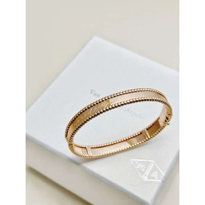 Van Cleef and Arpels Perlee Bracelet JWL00118