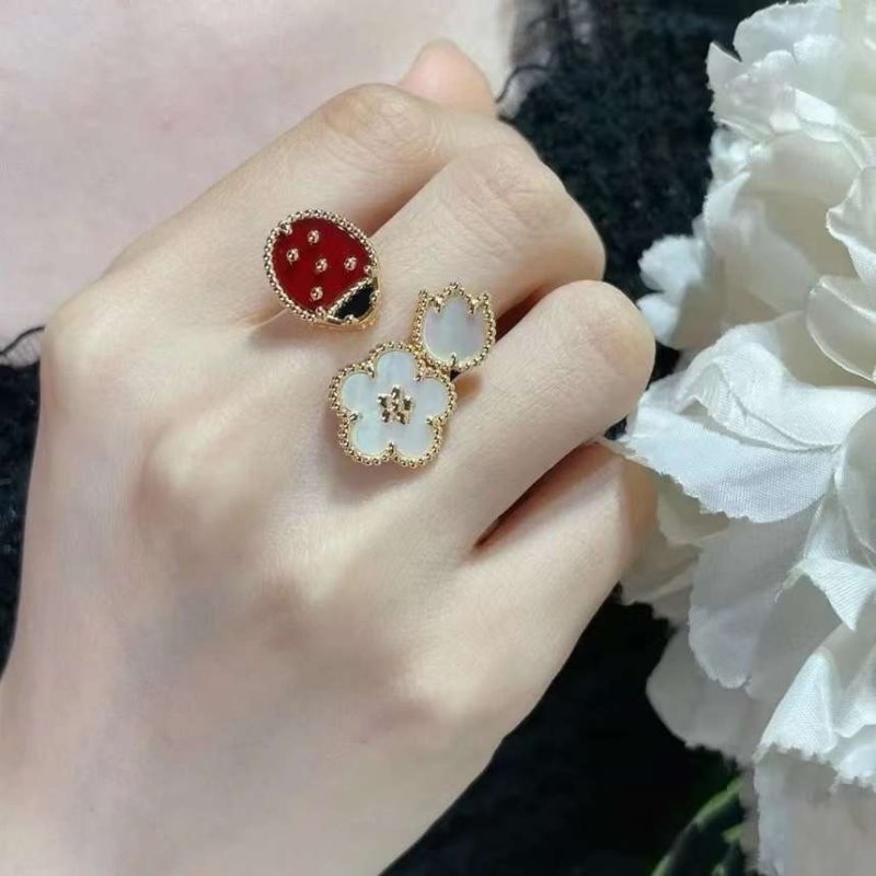 Van Cleef and Arpels Ring JWL00147