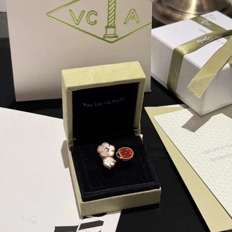 Van Cleef and Arpels Ring JWL00147
