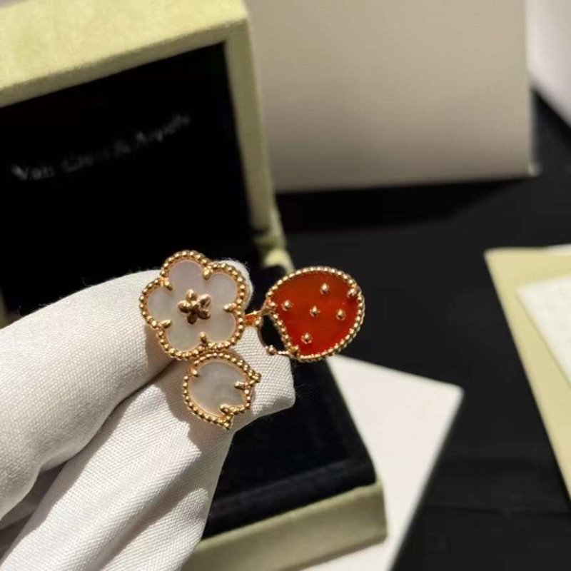 Van Cleef and Arpels Ring JWL00147