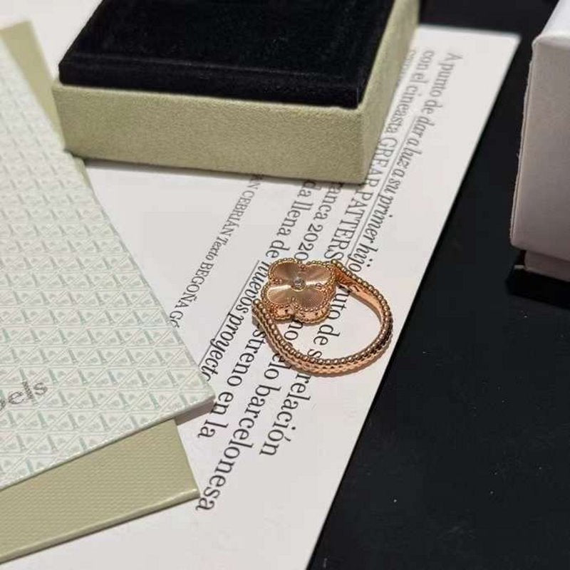 Van Cleef and Arpels Ring JWL00148