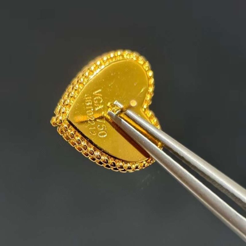Van Cleef and Arpels Tiger Eye Stud JWL00140