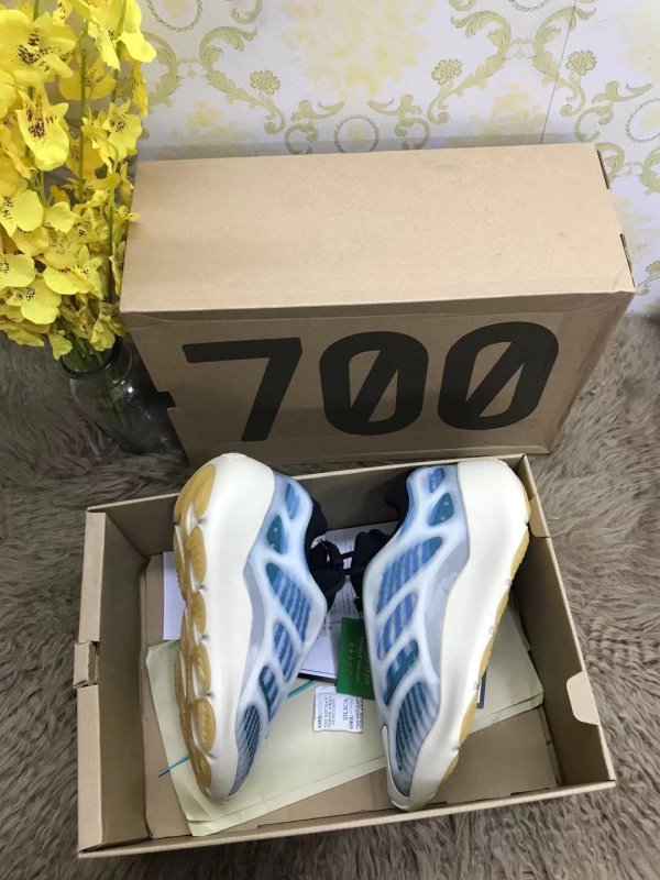 Yeezy Boost 700 SHS02938