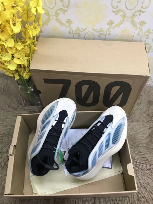 Yeezy Boost 700 SHS02938