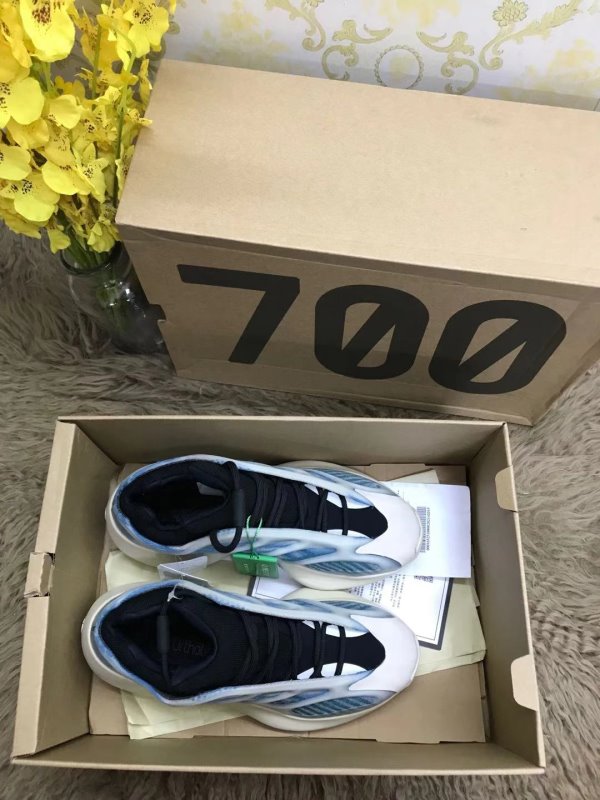 Yeezy Boost 700 SHS02938