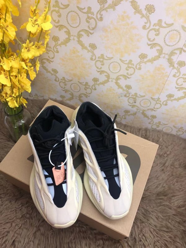 Yeezy Boost 700 SHS02996